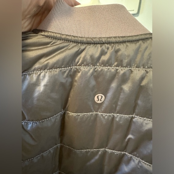 Lululemon reversible lightweight jacket - Picture 3 of 6
